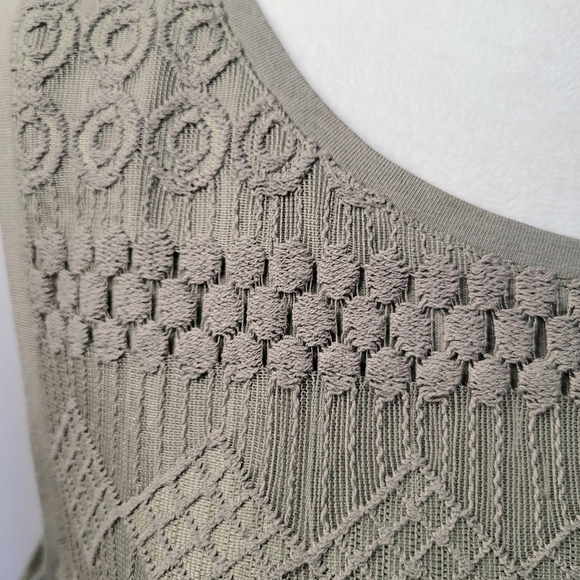 Chico Womens Sleeveless Tank-Top Size XL Olive Green w/ Stiching - Picture 3 of 12